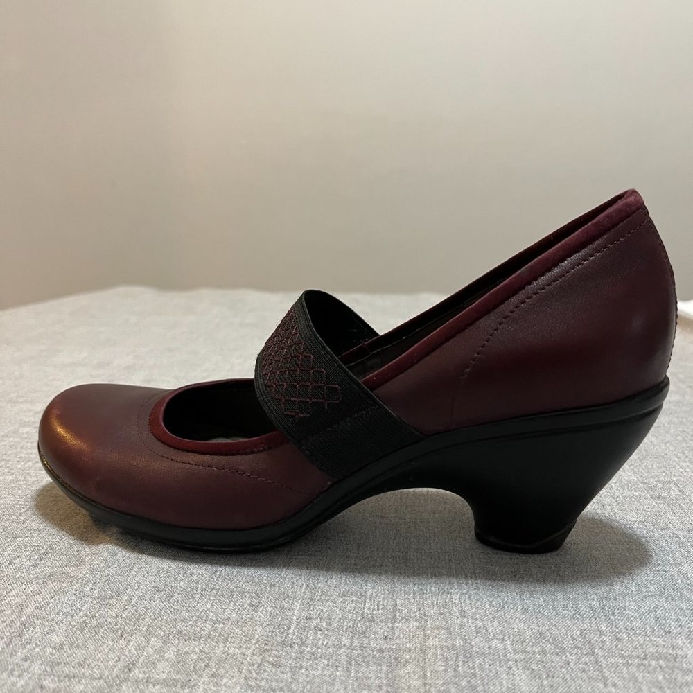 Privo by Clarks Burgundy leather Mary Jane pumps shoessize 6M